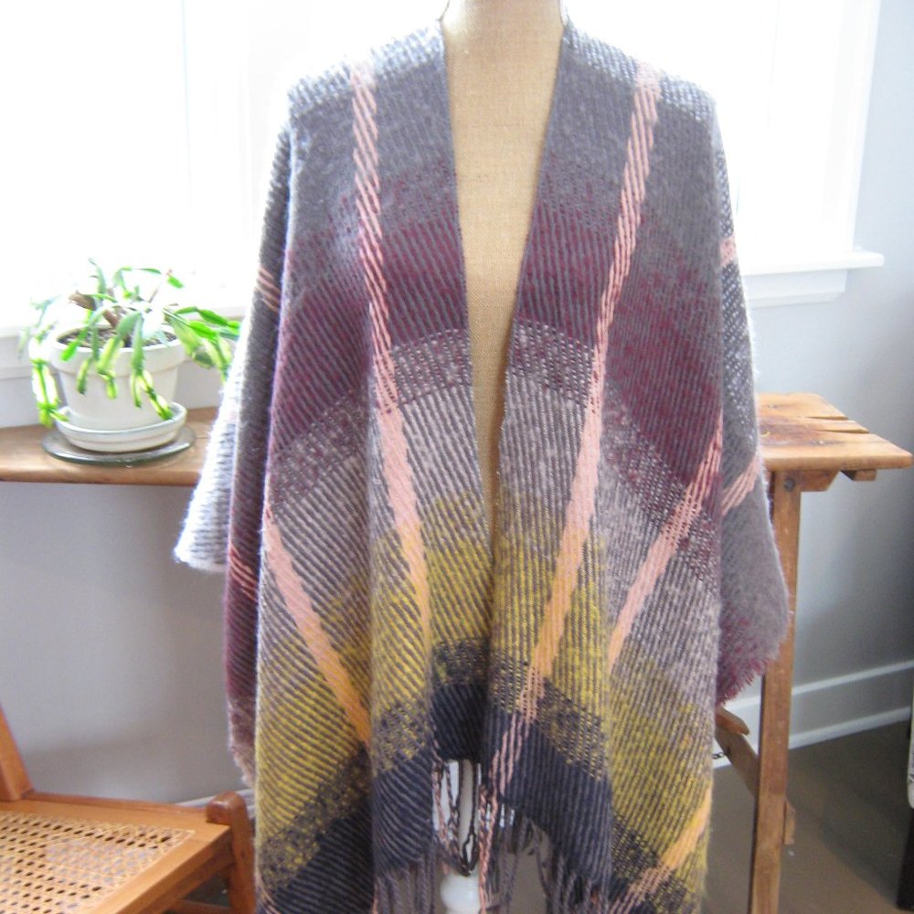 Beautiful Plaid Ellen Tracy Wrap